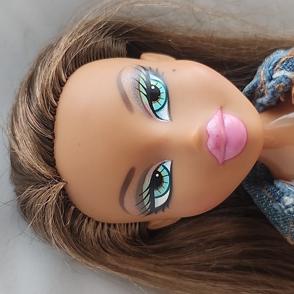 Bratz Spring Break Yasmin - Picture 3 of 7